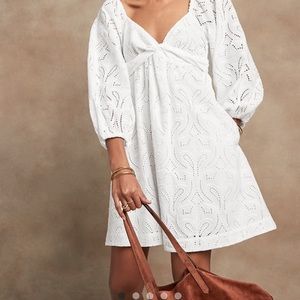 Eyelet twist mini dress. White.